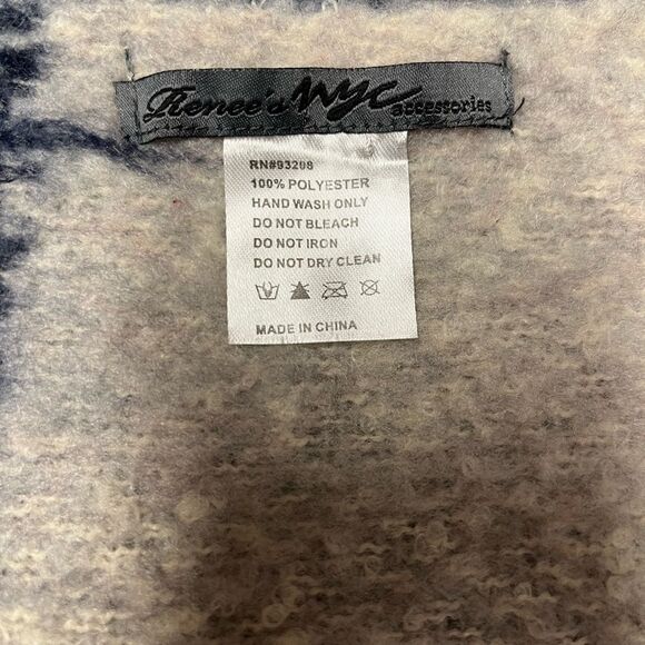 Renee’s NYC Oversized Scarf - Picture 4 of 4